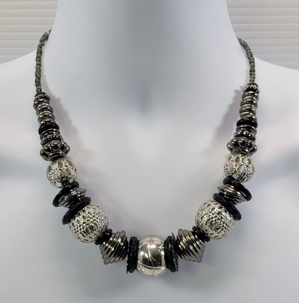 *L32) Bold Elements Silvertone Silver Black Beaded Costume Jewelry Necklace